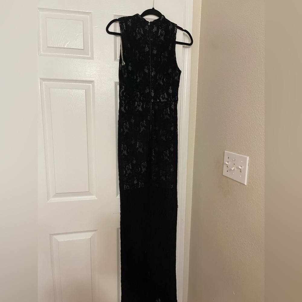 Alice + Olivia Gisela High-Neck Lace Contrast Dress - Picture 6 of 16